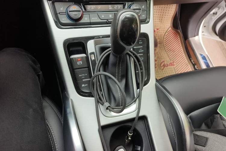 Used Geely Auto Emgrand X7 Sport 2016 1.8TD Automatic Smart Model Gear Lever