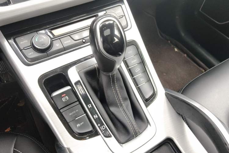 Used Geely Auto Emgrand X7 Sport 2016 1.8TD Automatic ZhiShang Model Gear Lever
