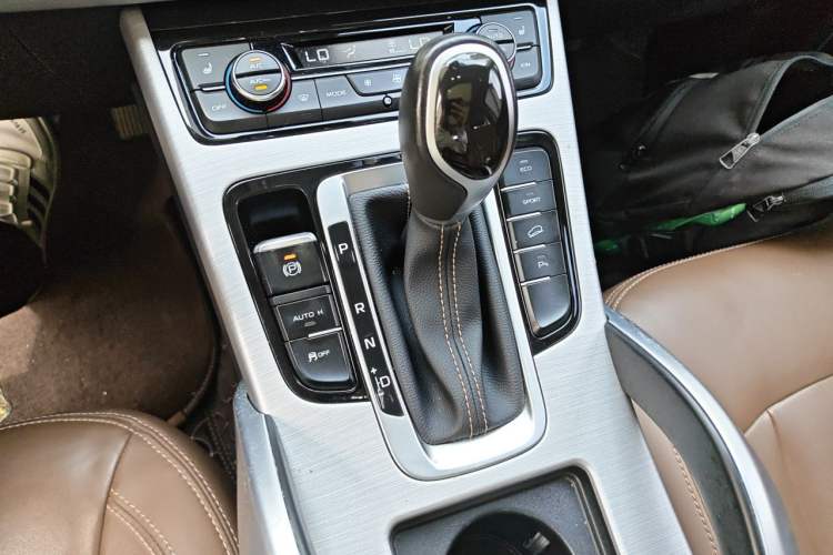 Used Geely Auto Emgrand X7 Sport 2016 1.8TD Automatic ZhiZun Version Gear Lever