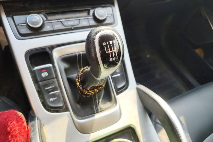 Used Geely Auto Emgrand X7 Sport 2016 2.0L Manual ZhiShang Version Gear Lever