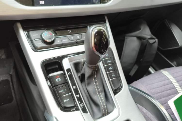 Used Geely Auto Emgrand X7 Sport 2016 1.8TD Automatic Smart Connectivity Version Gear Lever