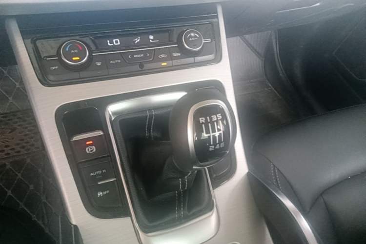 Used Geely Auto Emgrand X7 Sport 2016 2.0L Manual ZhiShang Version Gear Lever