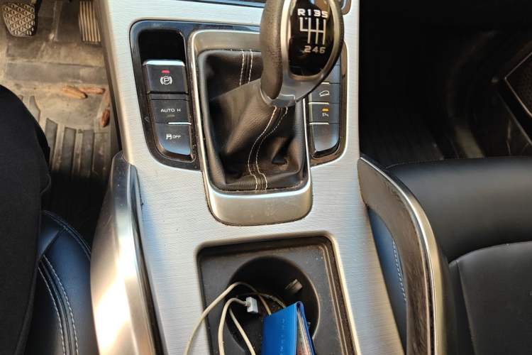 Used Geely Auto Emgrand X7 Sport 2016 2.0L Manual Smart Connect Version Gear Lever