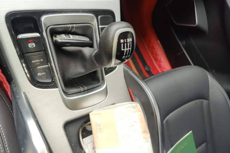 Used Geely Auto Emgrand X7 Sport 2016 2.0L Manual ZhiShang Version Gear Lever
