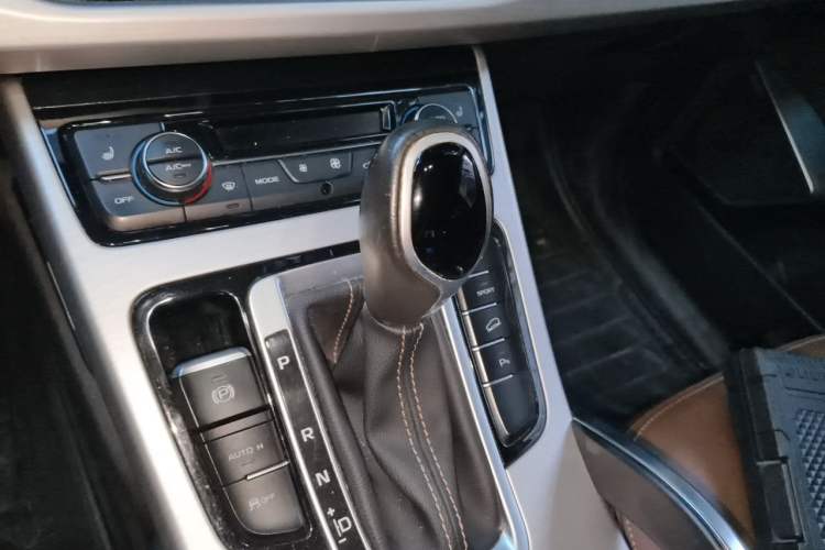 Used Geely Auto Emgrand X7 Sport 2016 1.8TD Automatic ZhiZun Version Gear Lever