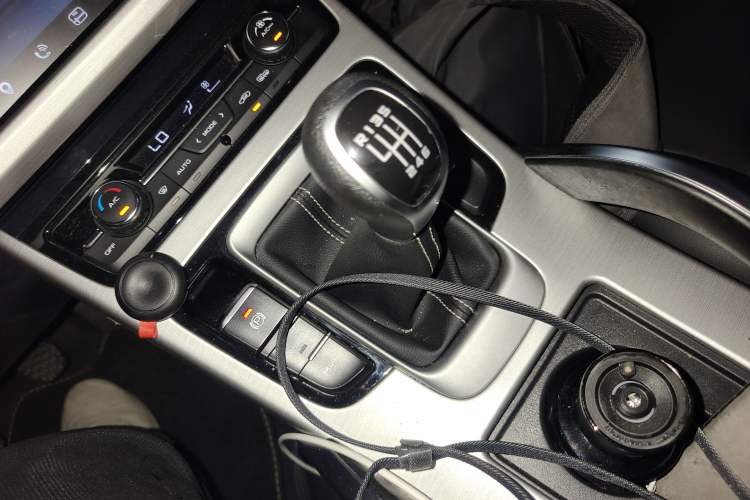 Used Geely Auto Emgrand X7 Sport 2016 2.0L Manual ZhiShang Version Gear Lever