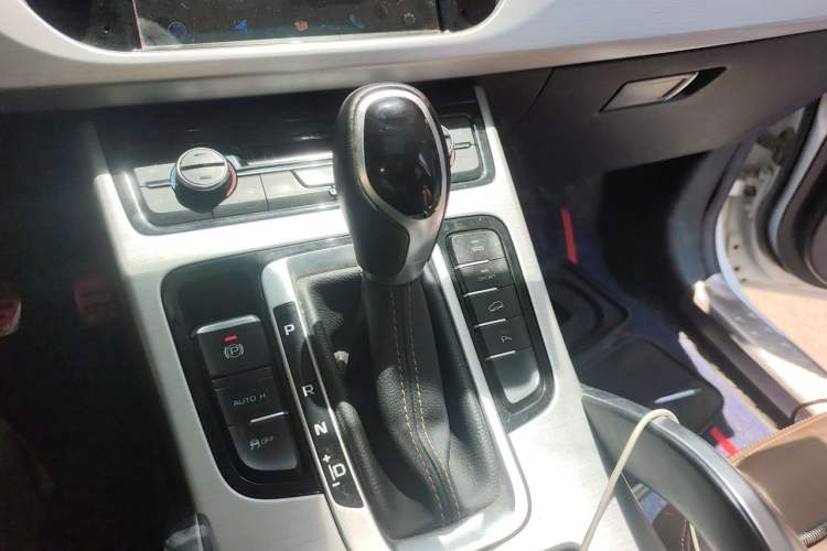 Used Geely Auto Emgrand X7 Sport 2016 1.8TD Automatic ZhiZun Version Gear Lever