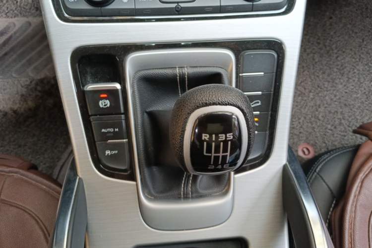 Used Geely Auto Emgrand X7 Sport 2016 2.0L Manual Smart Connect Version Gear Lever