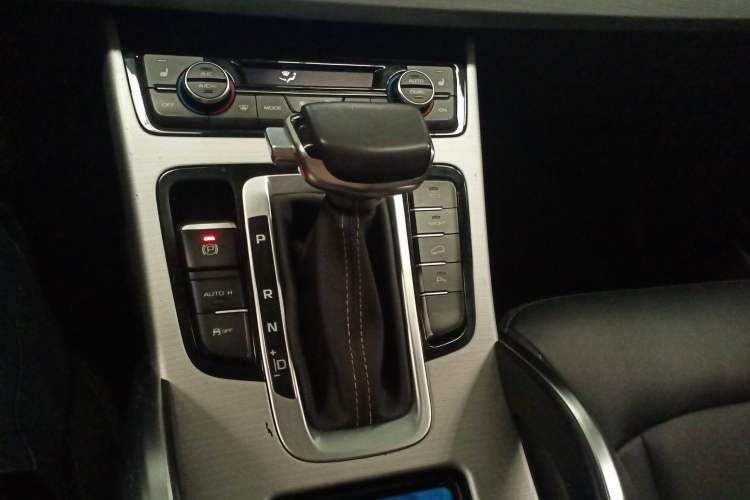 Used Geely Auto Emgrand X7 Sport 2016 1.8TD Automatic Smart Model Gear Lever
