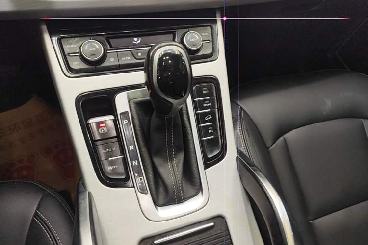 Used Geely Auto Emgrand X7 Sport 2016 1.8TD Automatic Smart Connectivity Version Gear Lever
