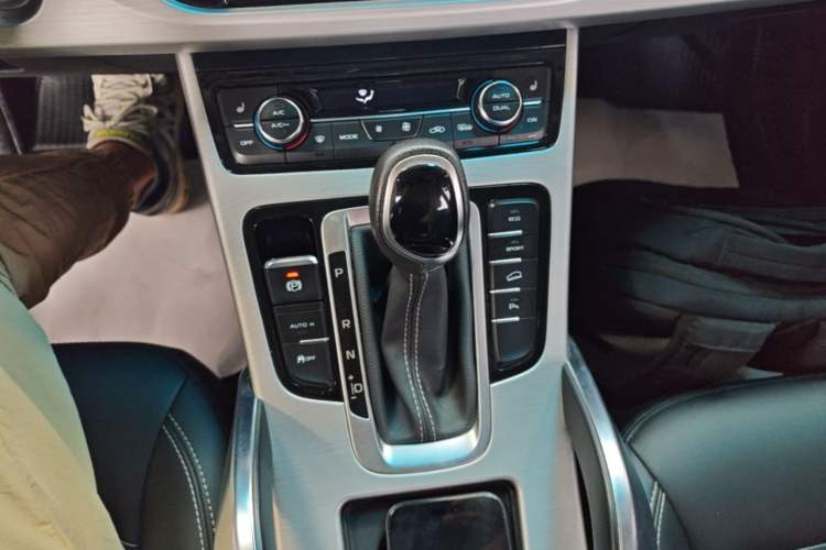 Used Geely Auto Emgrand X7 Sport 2016 1.8TD Automatic Smart Model Gear Lever