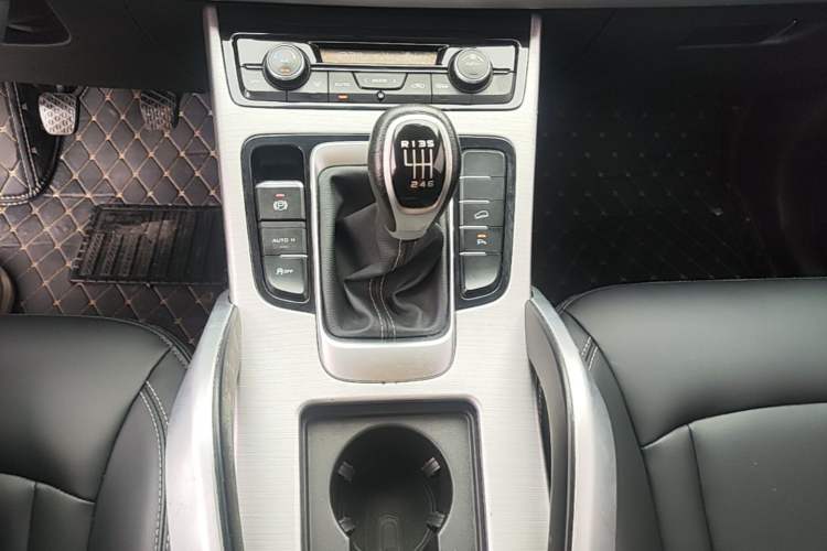 Used Geely Auto Emgrand X7 Sport 2016 2.0L Manual ZhiShang Version Gear Lever
