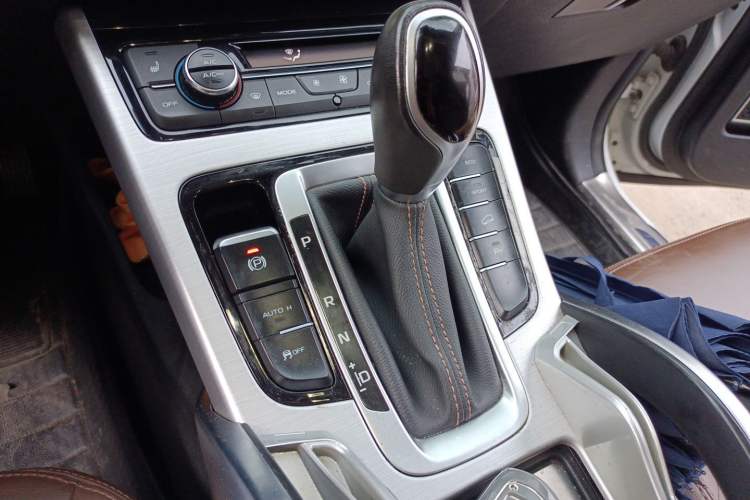 Used Geely Auto Emgrand X7 Sport 2016 1.8TD Automatic ZhiZun Version Gear Lever