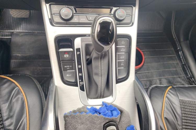 Used Geely Auto Emgrand X7 Sport 2016 1.8TD Automatic ZhiShang Model Gear Lever