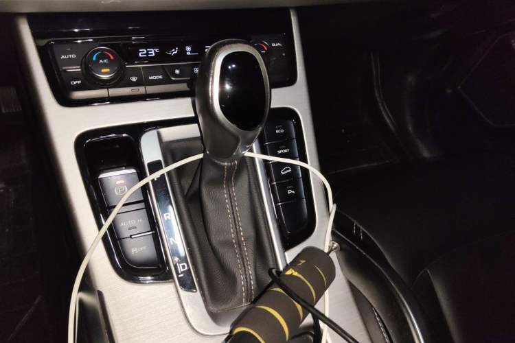 Used Geely Auto Emgrand X7 Sport 2016 1.8TD Automatic Smart Connectivity Version Gear Lever