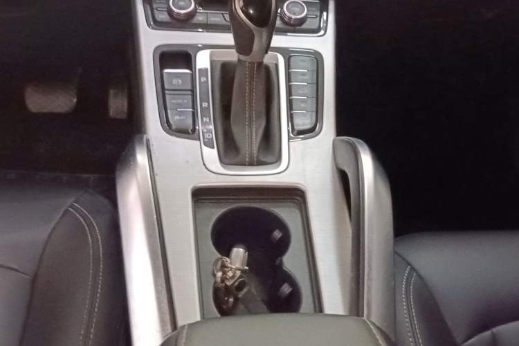 Used Geely Auto Emgrand X7 Sport 2016 1.8TD Automatic Smart Connectivity Version Gear Lever