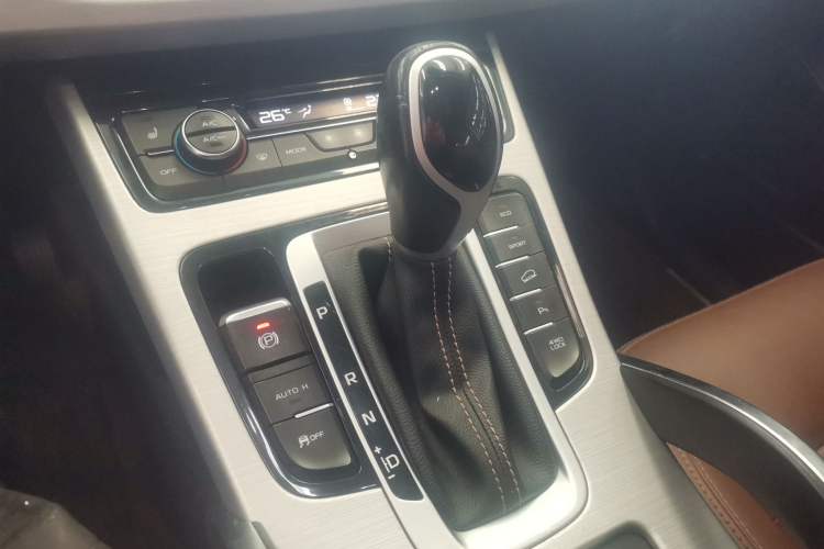 Used Geely Auto Emgrand X7 Sport 2016 1.8TD Automatic All-Wheel-Drive ZhiZun Edition Gear Lever
