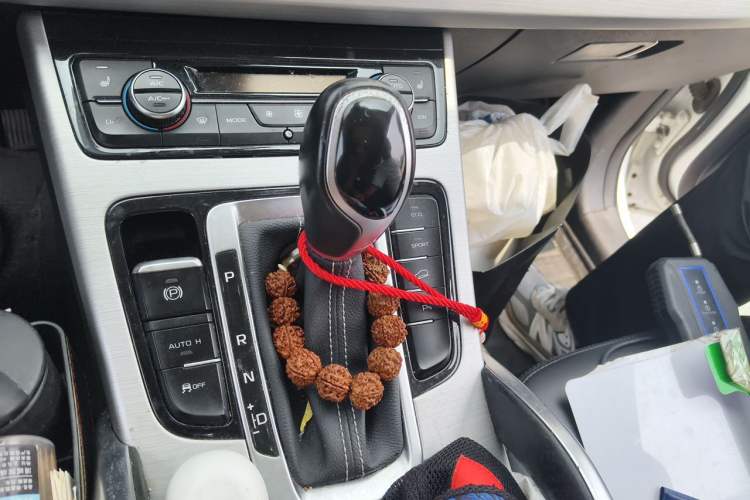 Used Geely Auto Emgrand X7 Sport 2016 1.8TD Automatic Smart Model Gear Lever