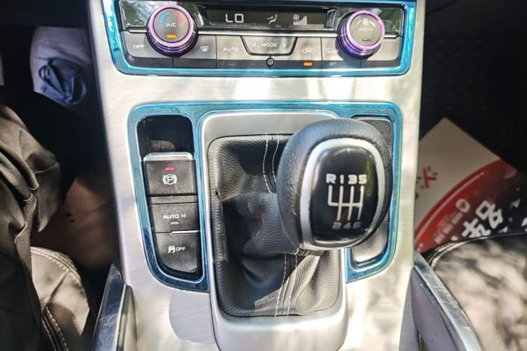 Used Geely Auto Emgrand X7 Sport 2016 2.0L Manual ZhiShang Version Gear Lever