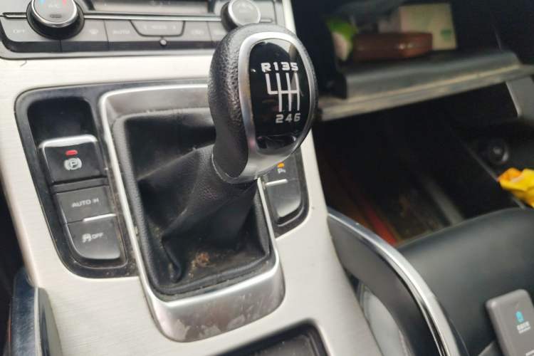 Used Geely Auto Emgrand X7 Sport 2016 2.0L Manual ZhiShang Version Gear Lever