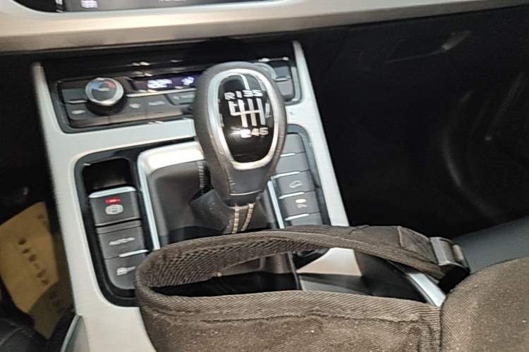 Used Geely Auto Emgrand X7 Sport 2016 2.0L Manual ZhiShang Version Gear Lever
