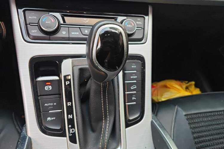 Used Geely Auto Emgrand X7 Sport 2016 1.8TD Automatic ZhiShang Model Gear Lever