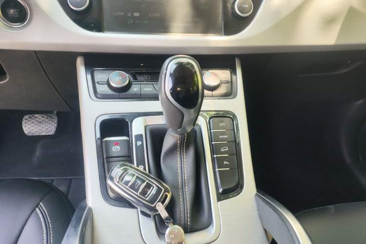 Used Geely Auto Emgrand X7 Sport 2016 1.8TD Automatic Smart Connectivity Version Gear Lever
