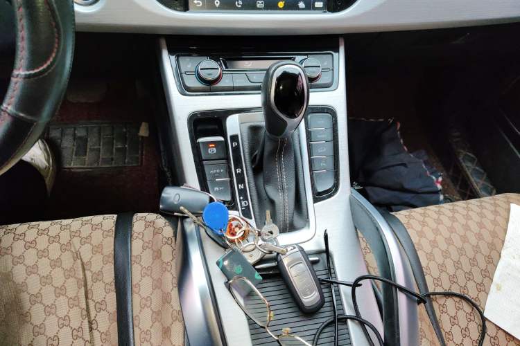Used Geely Auto Emgrand X7 Sport 2016 1.8TD Automatic Smart Model Gear Lever