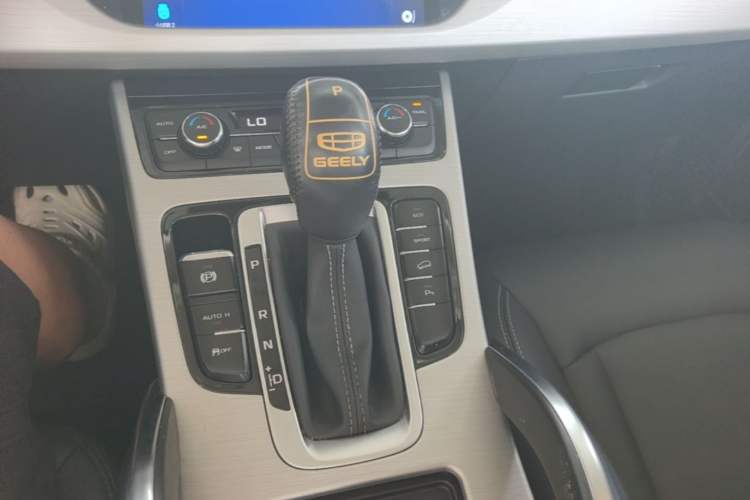 Used Geely Auto Emgrand X7 Sport 2016 1.8TD Automatic Smart Connectivity Version Gear Lever