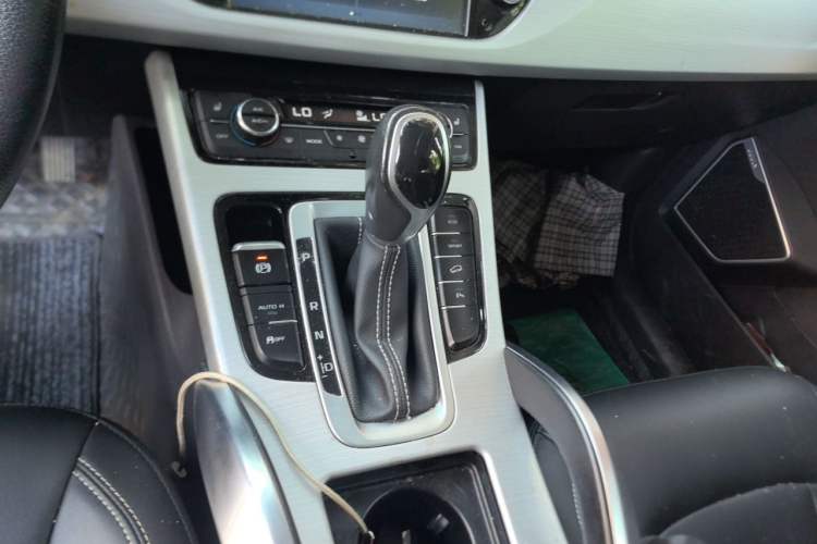 Used Geely Auto Emgrand X7 Sport 2016 1.8TD Automatic Smart Model Gear Lever