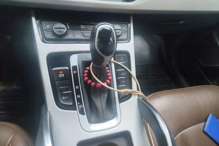 Used Geely Auto Emgrand X7 Sport 2016 1.8TD Automatic ZhiZun Version Gear Lever