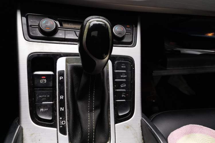 Used Geely Auto Emgrand X7 Sport 2016 1.8TD Automatic Smart Connectivity Version Gear Lever