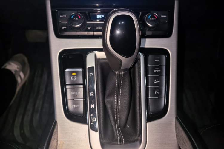 Used Geely Auto Emgrand X7 Sport 2016 1.8TD Automatic ZhiShang Model Gear Lever