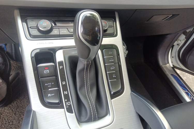 Used Geely Auto Emgrand X7 Sport 2016 1.8TD Automatic Smart Connectivity Version Gear Lever