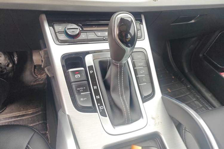 Used Geely Auto Emgrand X7 Sport 2016 1.8TD Automatic Smart Model Gear Lever