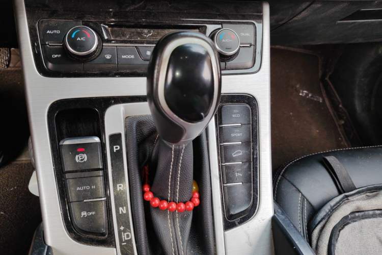 Used Geely Auto Emgrand X7 Sport 2016 1.8TD Automatic ZhiShang Model Gear Lever