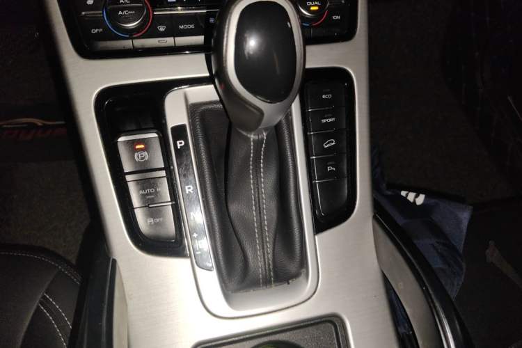 Used Geely Auto Emgrand X7 Sport 2016 1.8TD Automatic Smart Model Gear Lever
