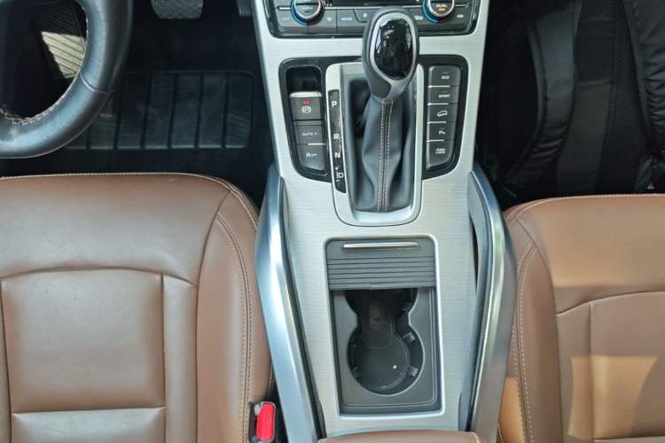 Used Geely Auto Emgrand X7 Sport 2016 1.8TD Automatic All-Wheel-Drive ZhiZun Edition Gear Lever