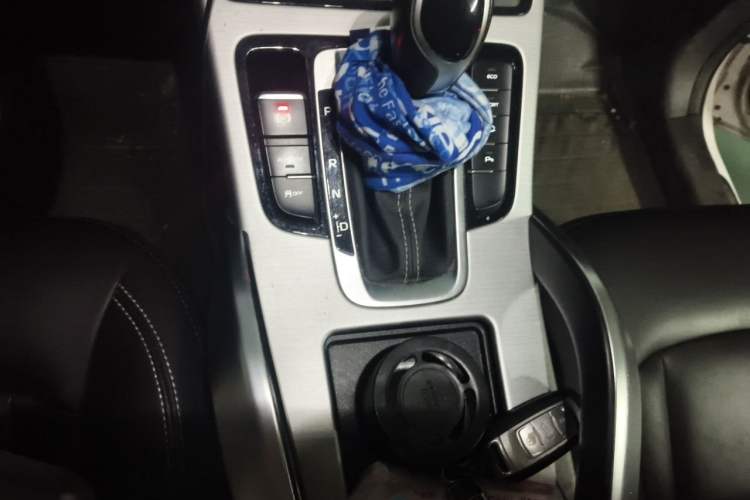 Used Geely Auto Emgrand X7 Sport 2016 1.8TD Automatic Smart Connectivity Version Gear Lever