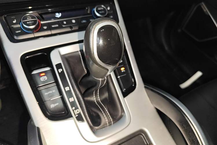 Used Geely Auto Emgrand X7 Sport 2016 1.8TD Automatic Smart Model Gear Lever