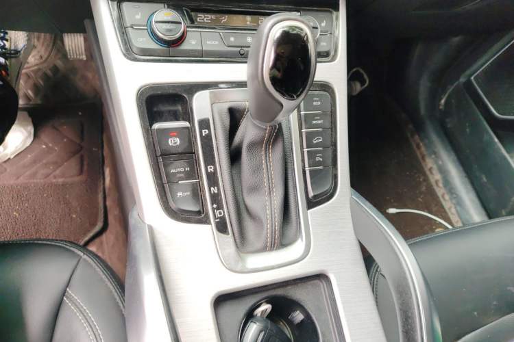 Used Geely Auto Emgrand X7 Sport 2016 1.8TD Automatic Smart Model Gear Lever