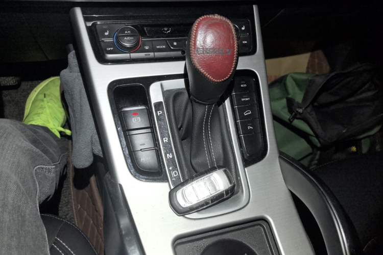 Used Geely Auto Emgrand X7 Sport 2016 1.8TD Automatic Smart Model Gear Lever