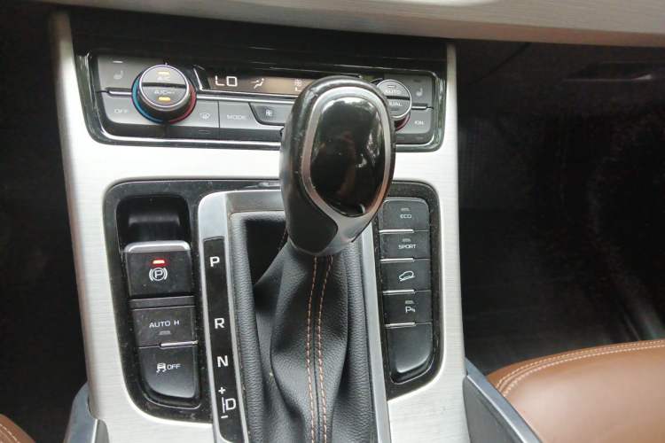 Used Geely Auto Emgrand X7 Sport 2016 1.8TD Automatic ZhiZun Version Gear Lever