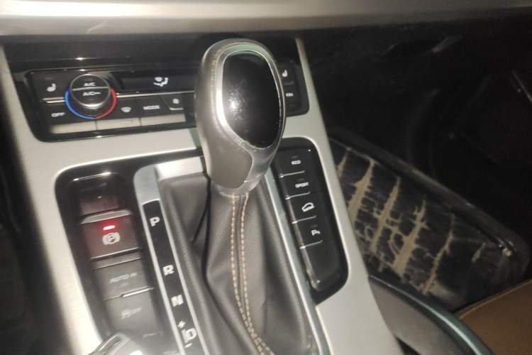 Used Geely Auto Emgrand X7 Sport 2016 1.8TD Automatic ZhiZun Version Gear Lever