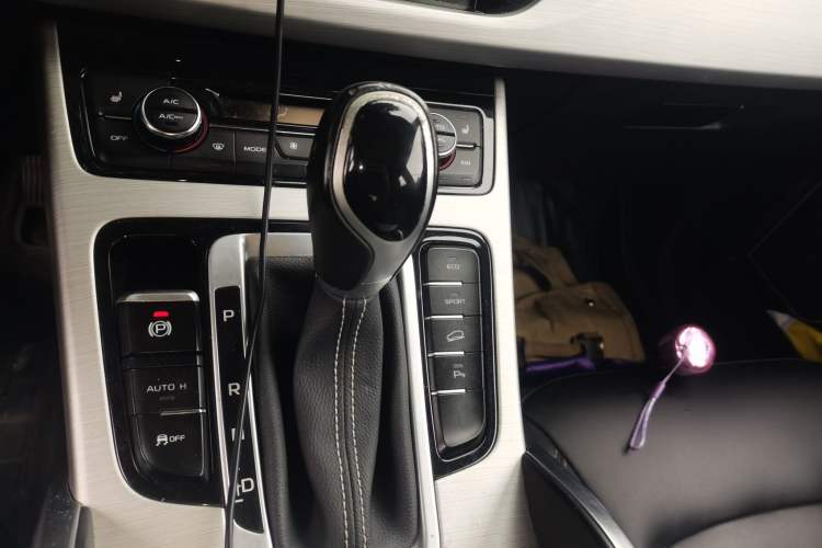 Used Geely Auto Emgrand X7 Sport 2016 1.8TD Automatic Smart Model Gear Lever