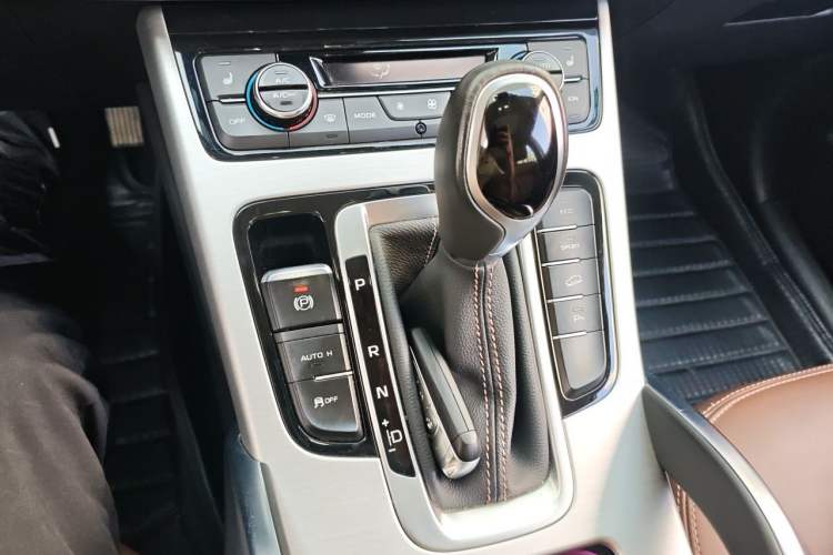 Used Geely Auto Emgrand X7 Sport 2016 1.8TD Automatic ZhiZun Version Gear Lever