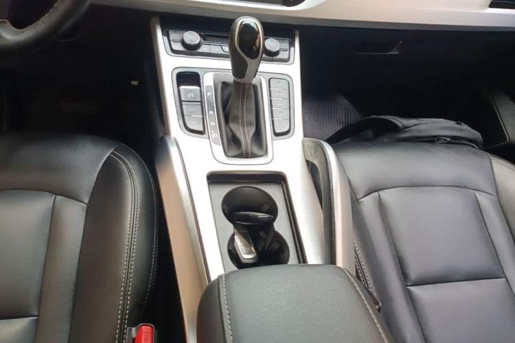 Used Geely Auto Emgrand X7 Sport 2016 1.8TD Automatic Smart Connectivity Version Gear Lever