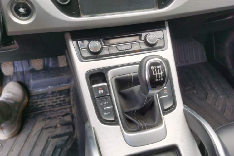 Used Geely Auto Emgrand X7 Sport 2016 2.0L Manual ZhiShang Version Gear Lever