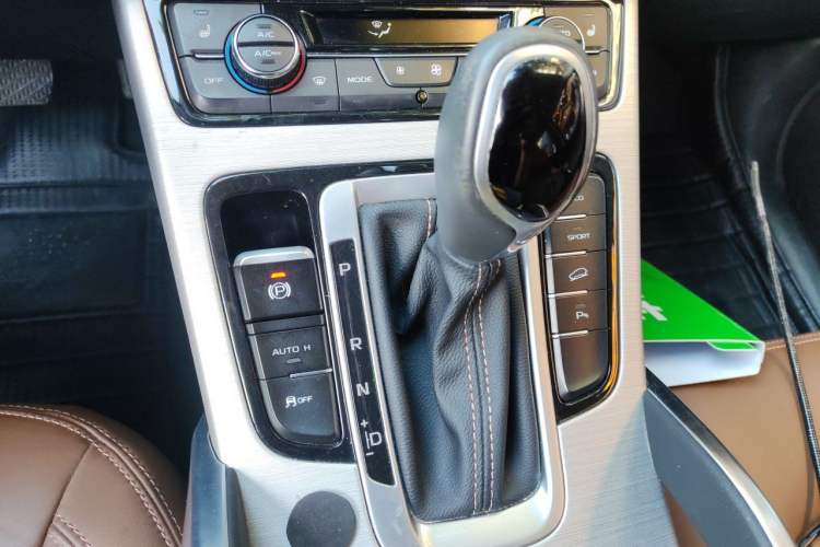 Used Geely Auto Emgrand X7 Sport 2016 1.8TD Automatic ZhiZun Version Gear Lever