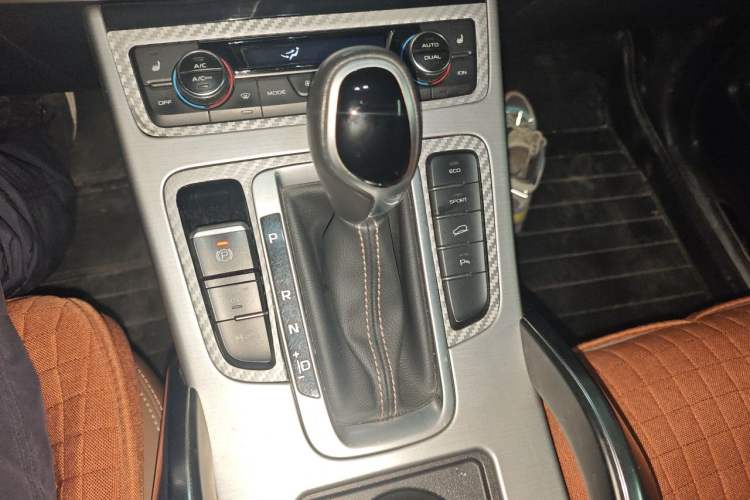 Used Geely Auto Emgrand X7 Sport 2016 1.8TD Automatic ZhiZun Version Gear Lever